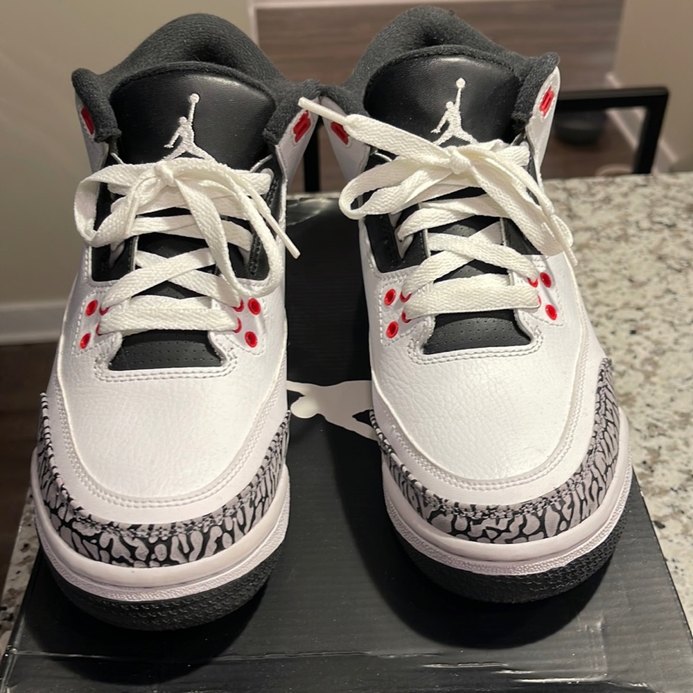 Air Jordan 3 Retro BG size 7 infrared 23